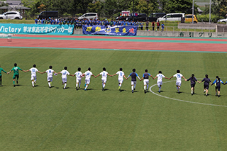 トレーナー活動 18 6 リハビリテーション部 岡 野口が18年度滋賀県高等学校春季総合体育大会サッカー競技に 草津東高校サッカー 部 のトレーナーとして帯同しました
